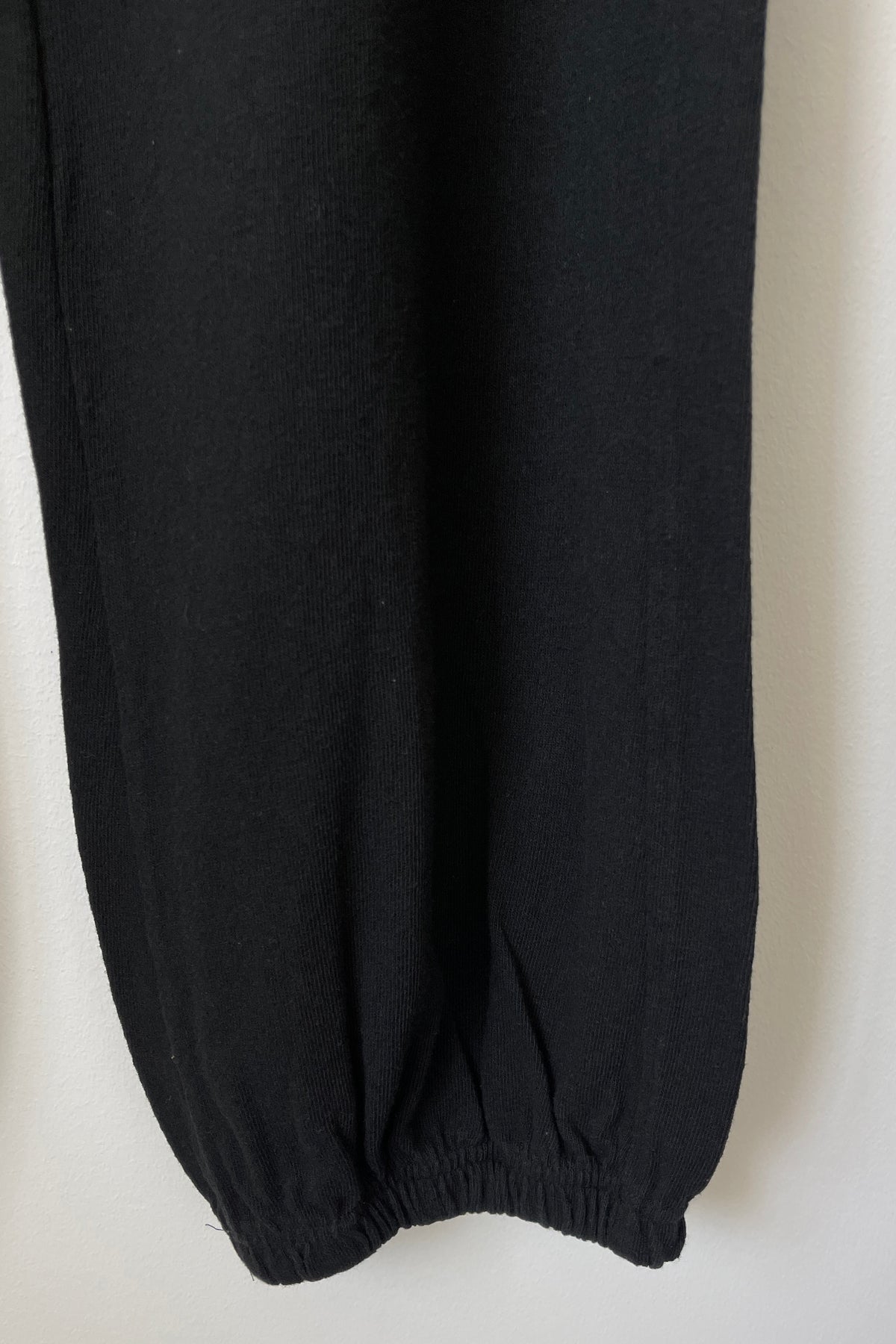 Le Bon Shoppe balloon pants with elastic waist, pockets and a loose leg fit. Black cotton.